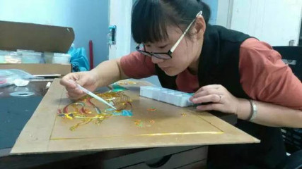 学霸们课余都玩些什么:高大上的掐丝珐琅画,咱枫杨的学霸们也会做